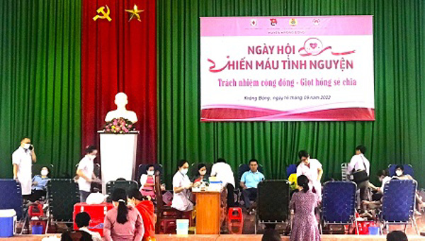 Huyện Krông Bông: Gần 400 đoàn viên, CNVCLĐ  tham gia hiến máu tình nguyện đợt 2 năm 2022